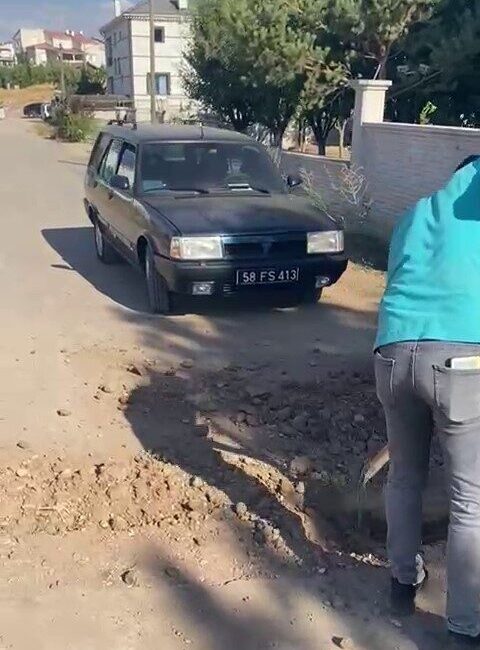 Sivas Öğretmenevi Müdürü’nün inşaatı süren villasında kamu personelini çalıştırdığı ve