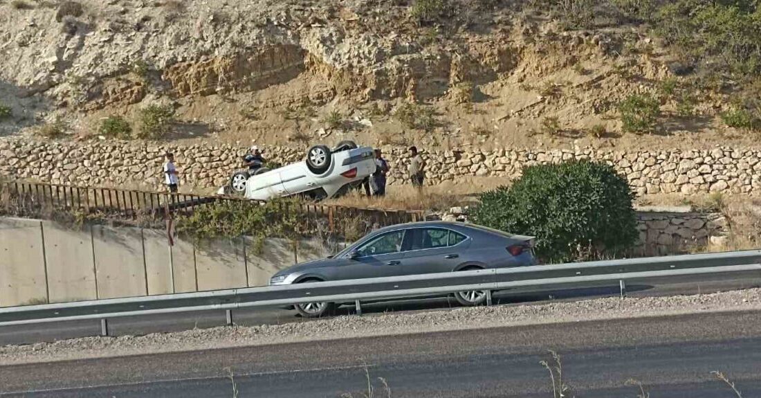 Sivas’ın Suçatı mevkiisinde meydana gelen kazada takta atan aracın sürücüsü