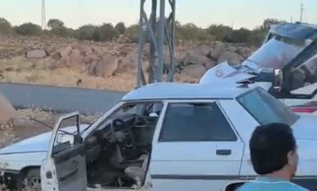 Şanlıurfa’nın Siverek ilçesinde otomobil ile kamyonetin çarpışması sonucu meydana gelen