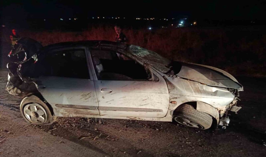 Şanlıurfa’nın Siverek ilçesinde kontrolden çıkan otomobil şarampole düşerek takla attı.