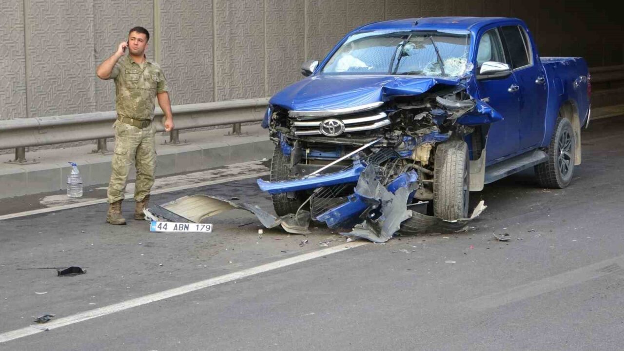 Malatya’da sivil polis aracı ile jandarma aracının da karıştığı zincirleme