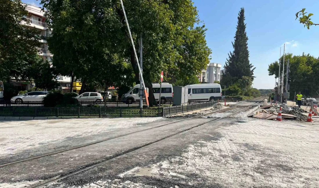 Aydın’ın Efeler ilçesindeki Soğukkuyu hemzemin geçidi, yapılan kaplama çalışmaları sonrasında