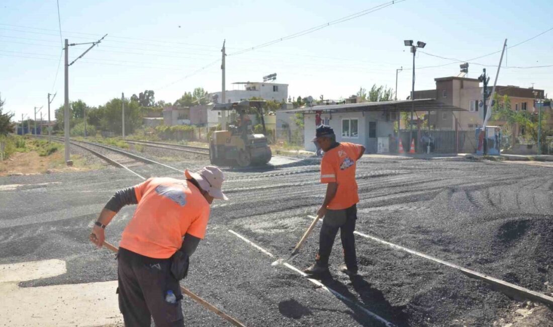 Aydın’ın Efeler ilçesindeki Soğukkuyu hemzemin geçidi, yapılacak kaplama çalışmaları nedeniyle