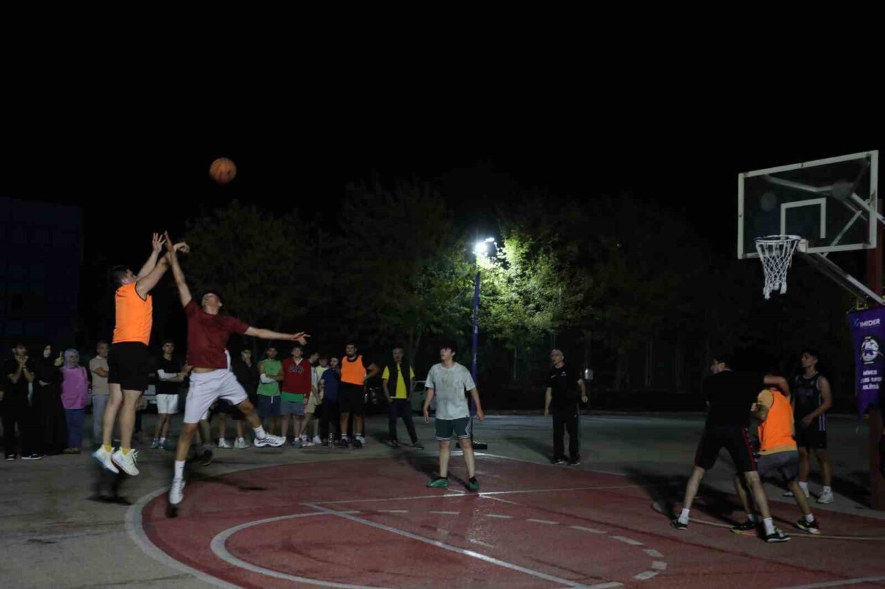 İnegöl Belediyesi’nin Zaferden Kurtuluşa etkinlikleri kapsamında düzenlediği ve 45 takımın