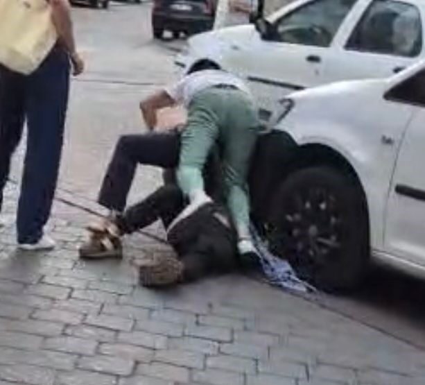 Denizli’de iki grup arasında sokak ortasında yaşanan bıçaklı kavgada dehşet