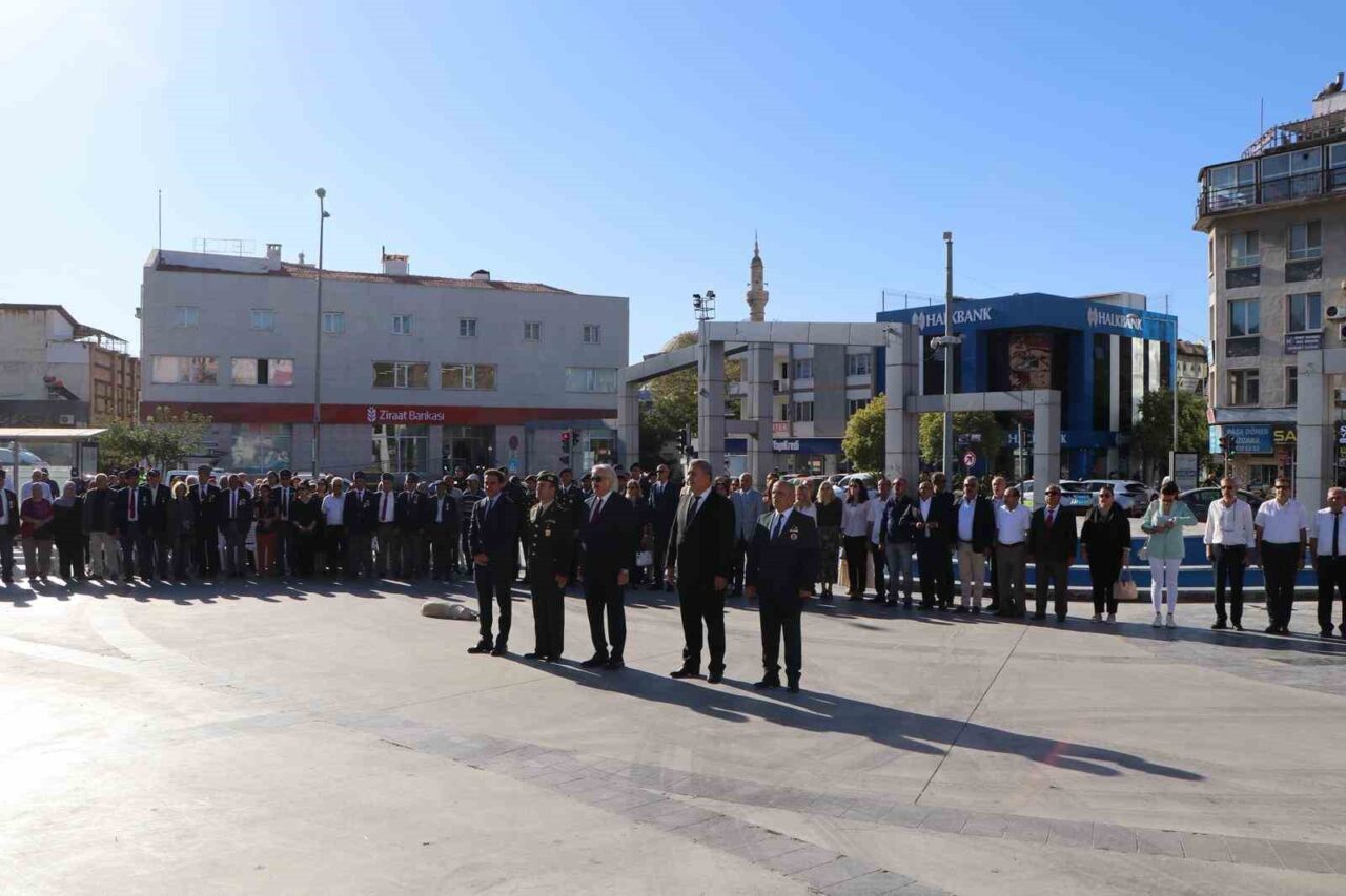 Aydın’ın Söke ilçesinde 19 Eylül Gaziler Günü, Cumhuriyet Meydanı’nda düzenlenen