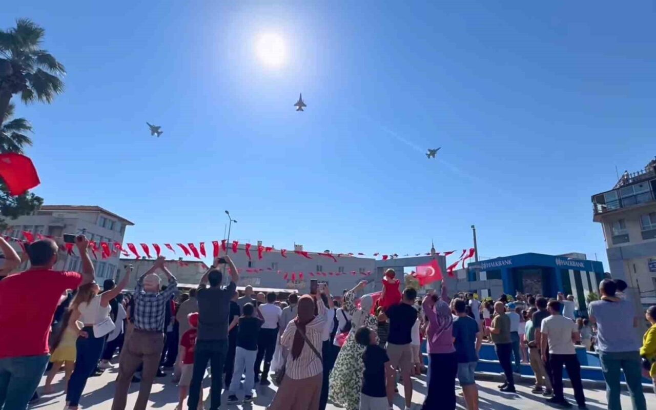 Aydın’ın Söke ilçesinde kurtuluş günü kutlama törenlerine Hava Kuvvetleri Komutanlığı