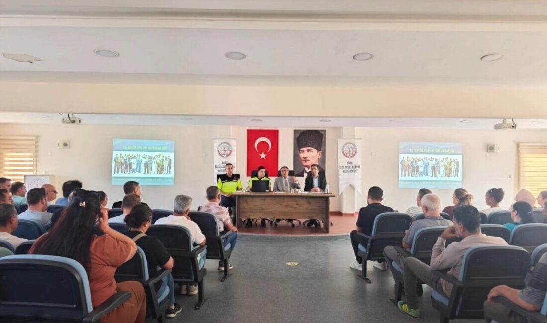 Söke’de öğrenci taşımacılığı yapan servis şoförleri ve rehber personele trafik