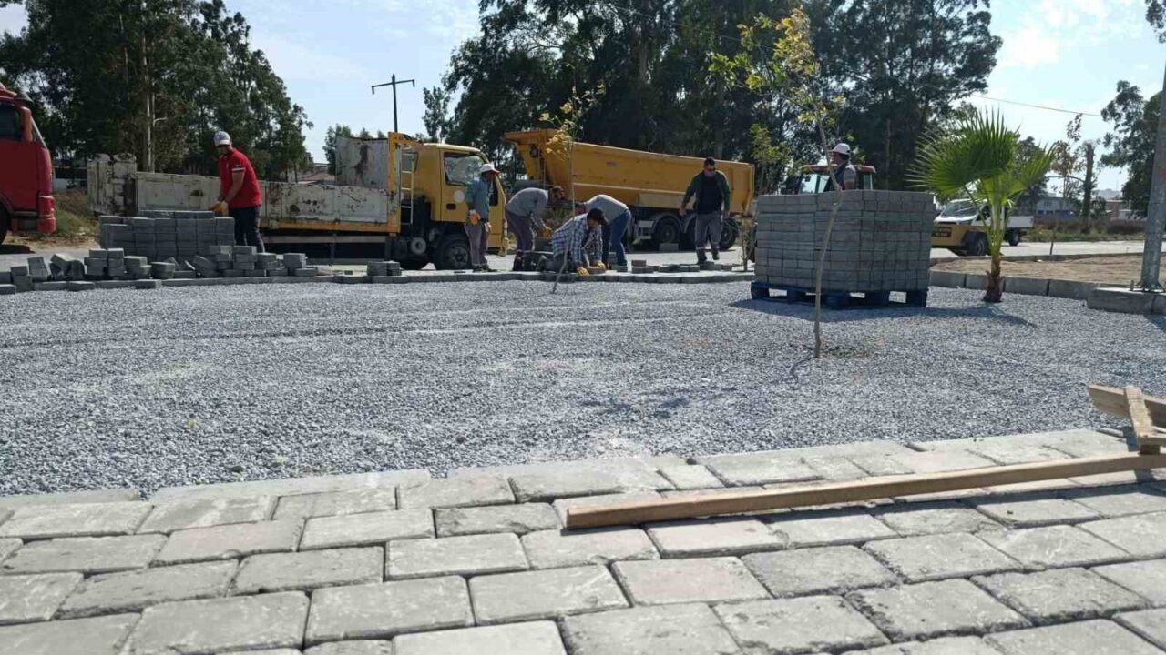 Söke Belediyesi Park ve Bahçeler Müdürlüğü ekipleri tarafından yürütülen çalışmalar