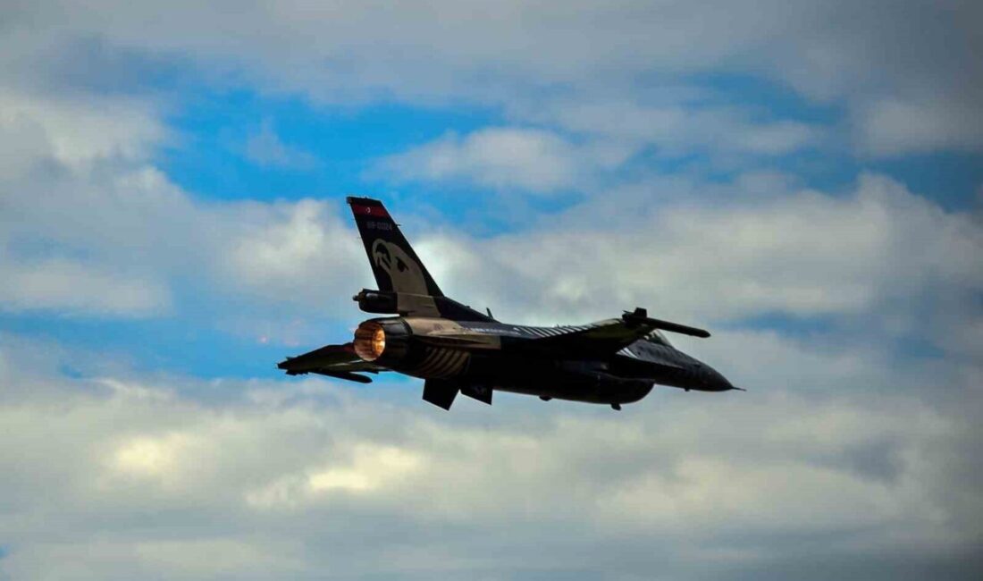 Hava Kuvvetleri Komutanlığı F-16 gösteri ekibi SOLOTÜRK, TEKNOFEST İstanbul kapsamında