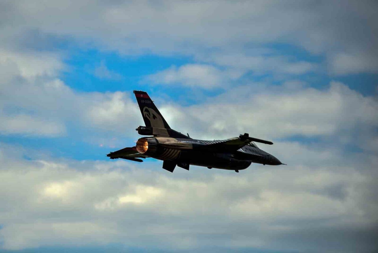 Hava Kuvvetleri Komutanlığı F-16 gösteri ekibi SOLOTÜRK, TEKNOFEST İstanbul kapsamında