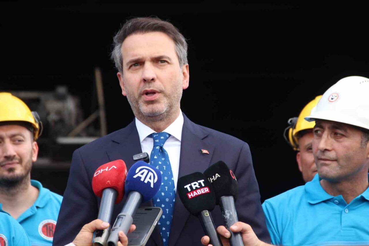 Enerji ve Tabii Kaynaklar Bakanı Alparslan Bayraktar, Manisa’nın Soma ilçesinde