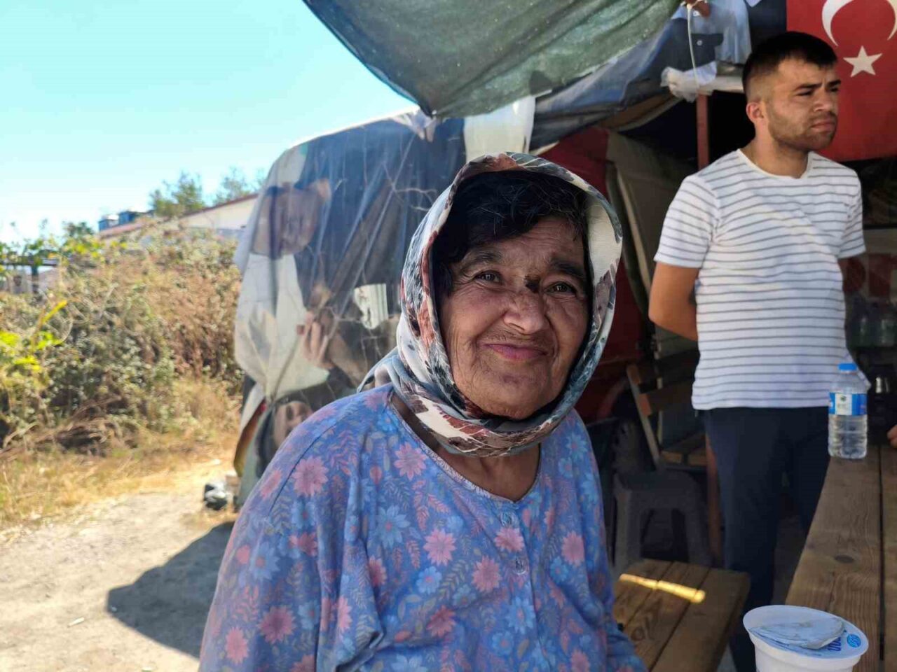 Antalya’da halk otobüsü sürücüsü aracına yolcu olarak binen yaşlı kadının