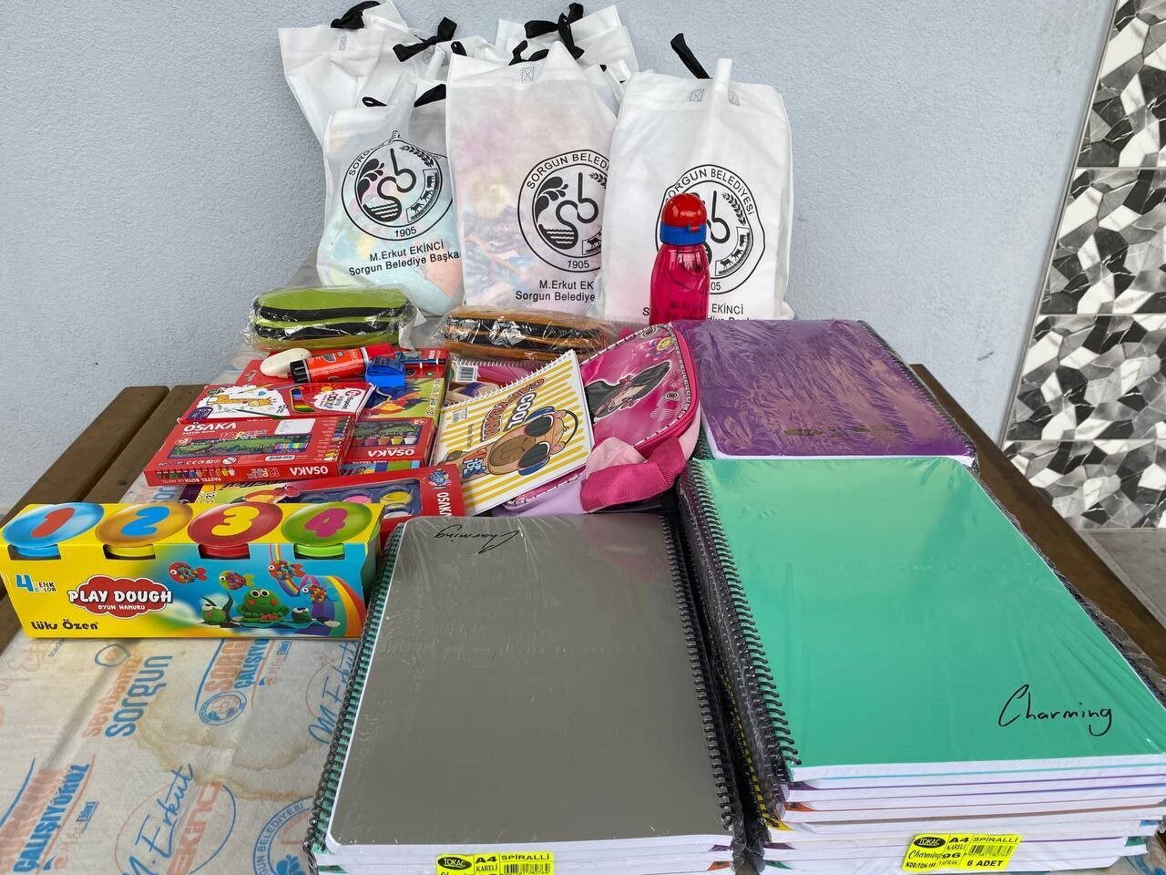 Yeni eğitim öğretim yılının başlamasıyla birlikte Sorgun Belediyesi öğrencilere kırtasiye