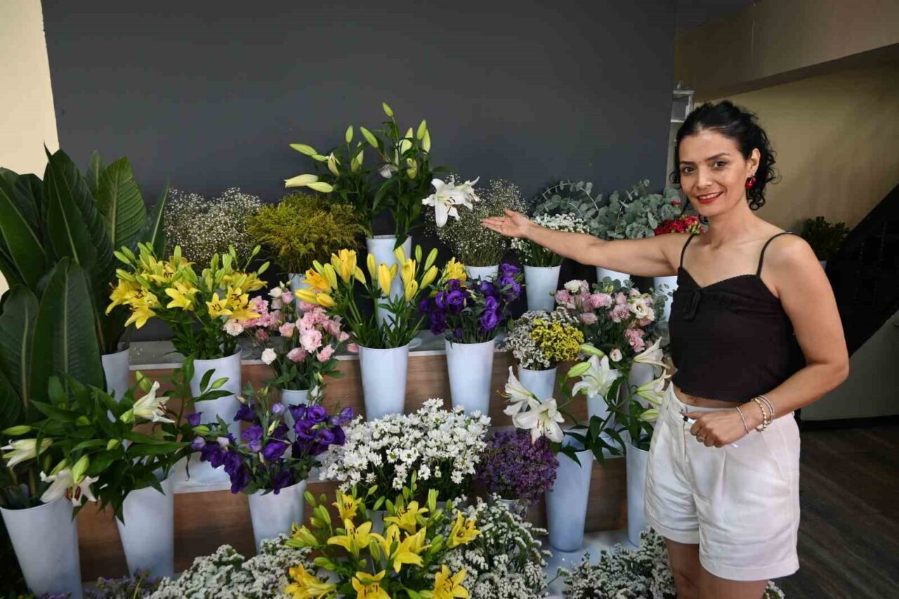 Sosyal medya trendleri, gençlerin çiçek tercihlerinde belirleyici rol oynuyor. Çiçekçi