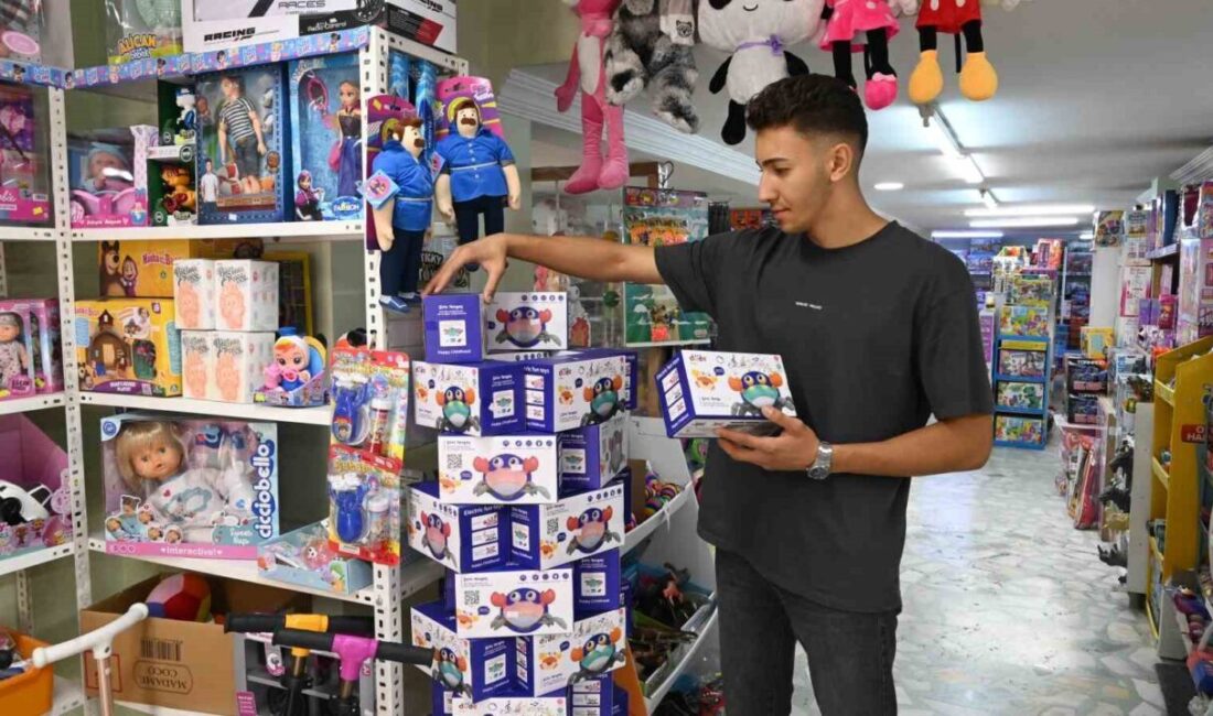 Eskişehir’de oyuncak satıcısı Yahya Kaya, sosyal medyada popüler olan oyuncakların