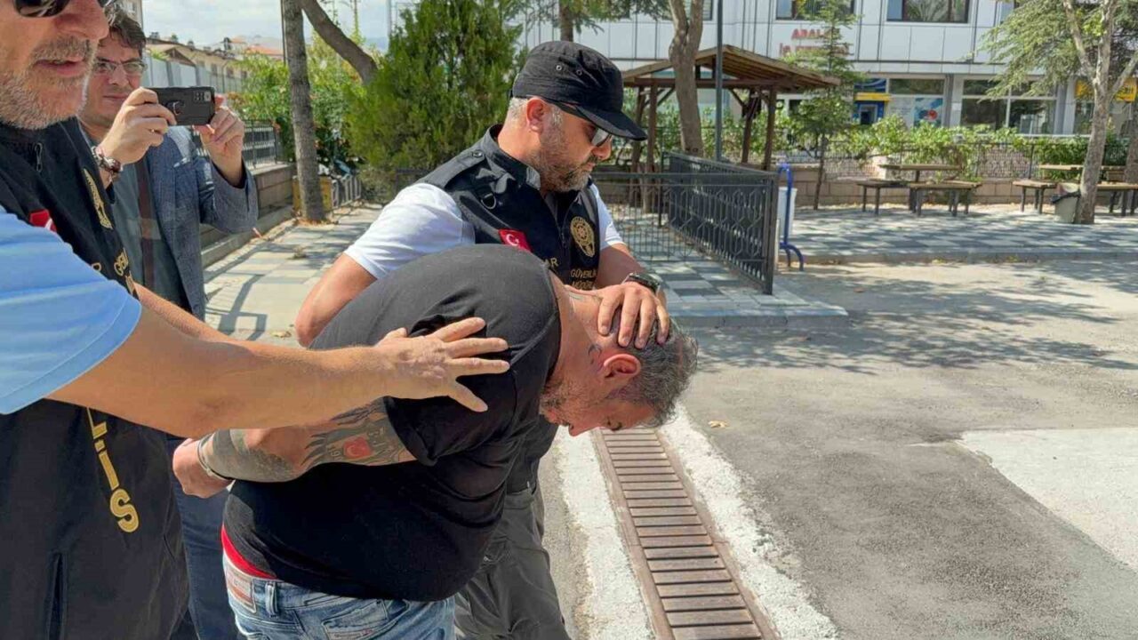 Afyonkarahisar Valisi Doç. Dr. Kübra Güran Yiğitbaşı’nın sokak hayvanları ile