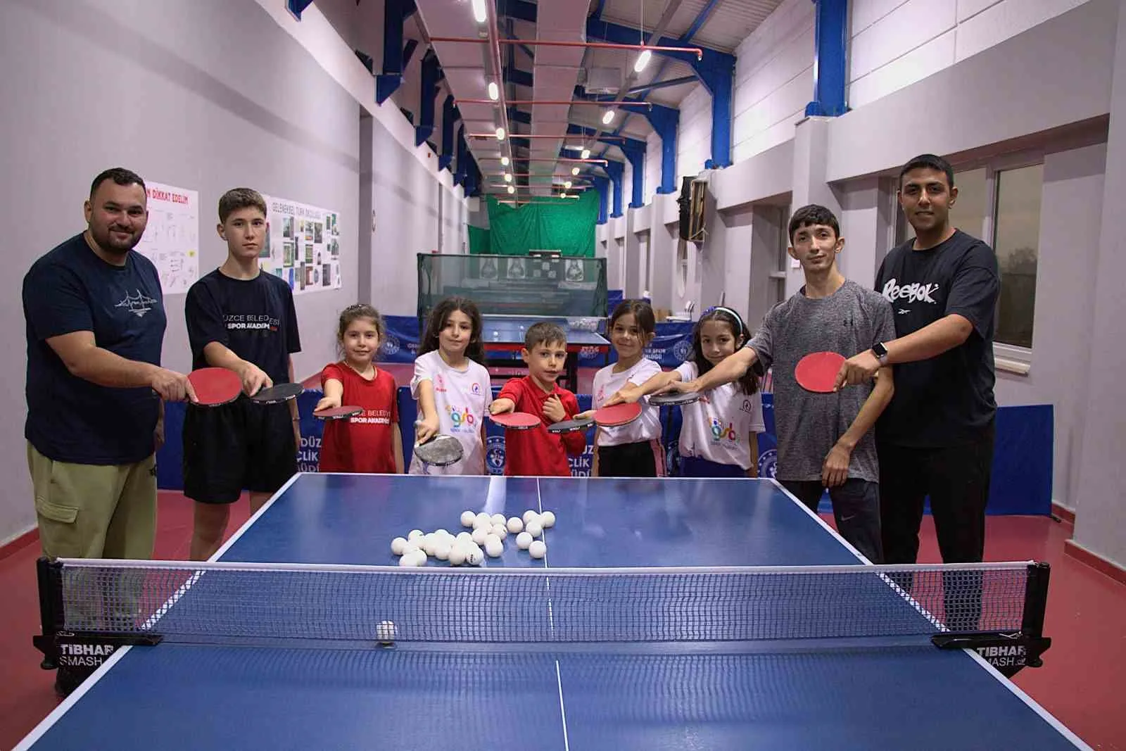 Düzce Belediyesi Spor Akademisi her branşta sporcu yetiştirmeyi sürdürüyor. Minik