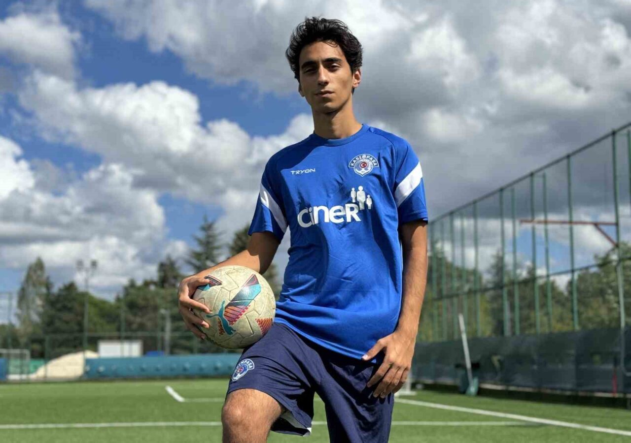 17 yaşındaki Ali Nezihi Abay, hem spor kariyerini hem de