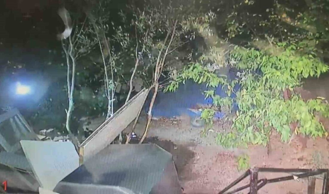 Hatay’da su deposunu tamir etmek istediği esnada üzerine devrilen su