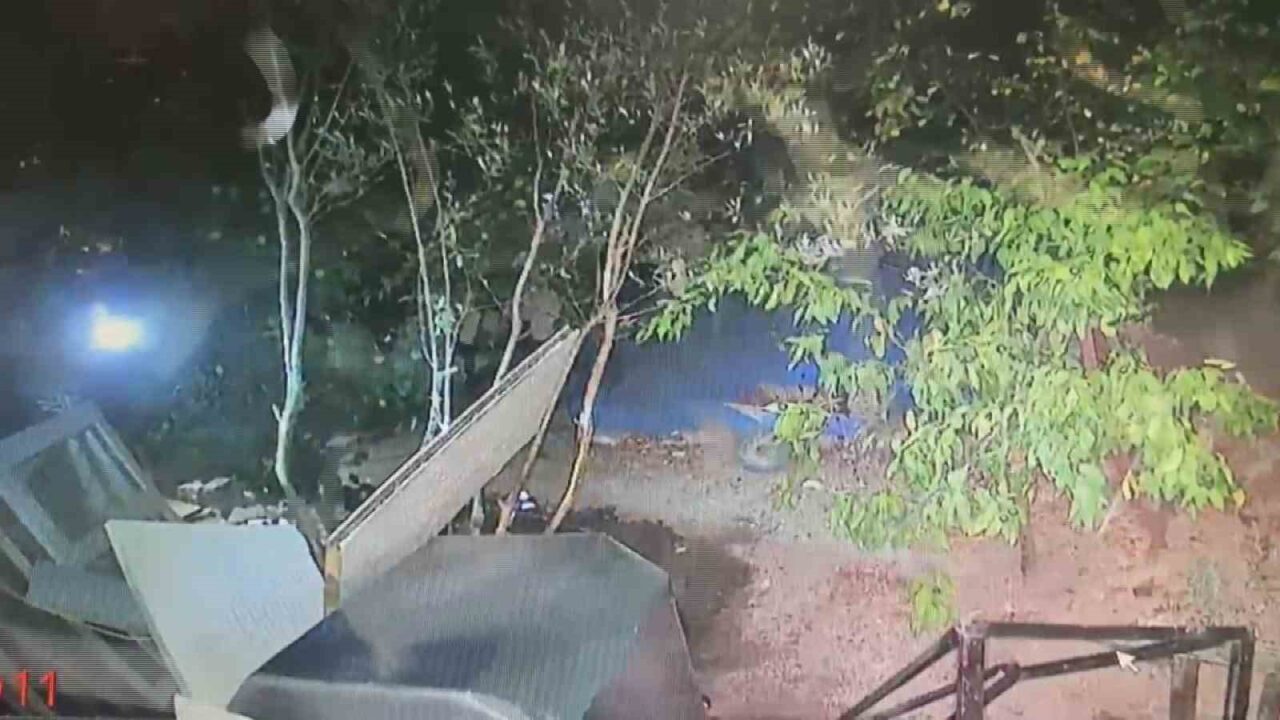 Hatay’da su deposunu tamir etmek istediği esnada üzerine devrilen su