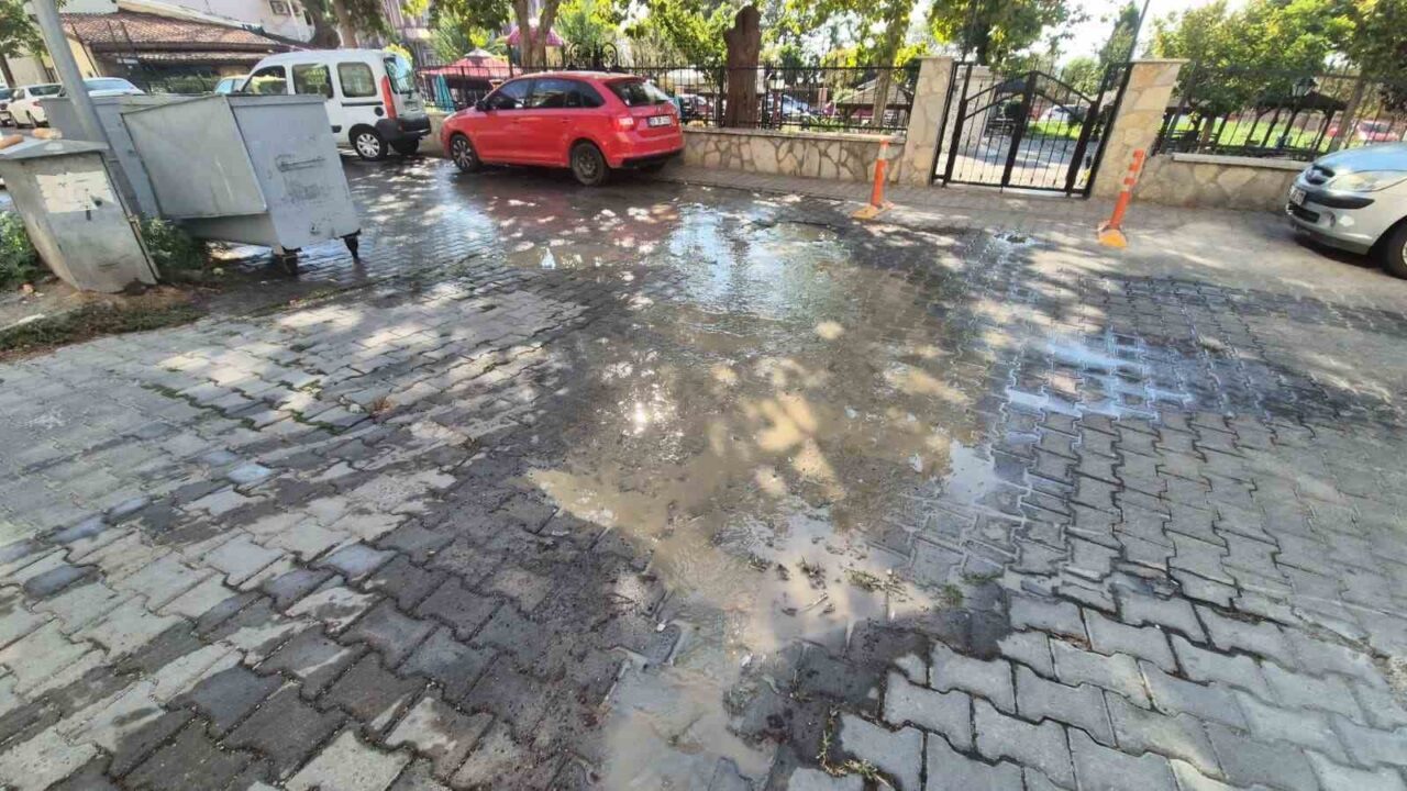 Tekirdağ’ın Süleymanpaşa ilçesinde su stresi yaşanırken sokaklarda sık sık meydana