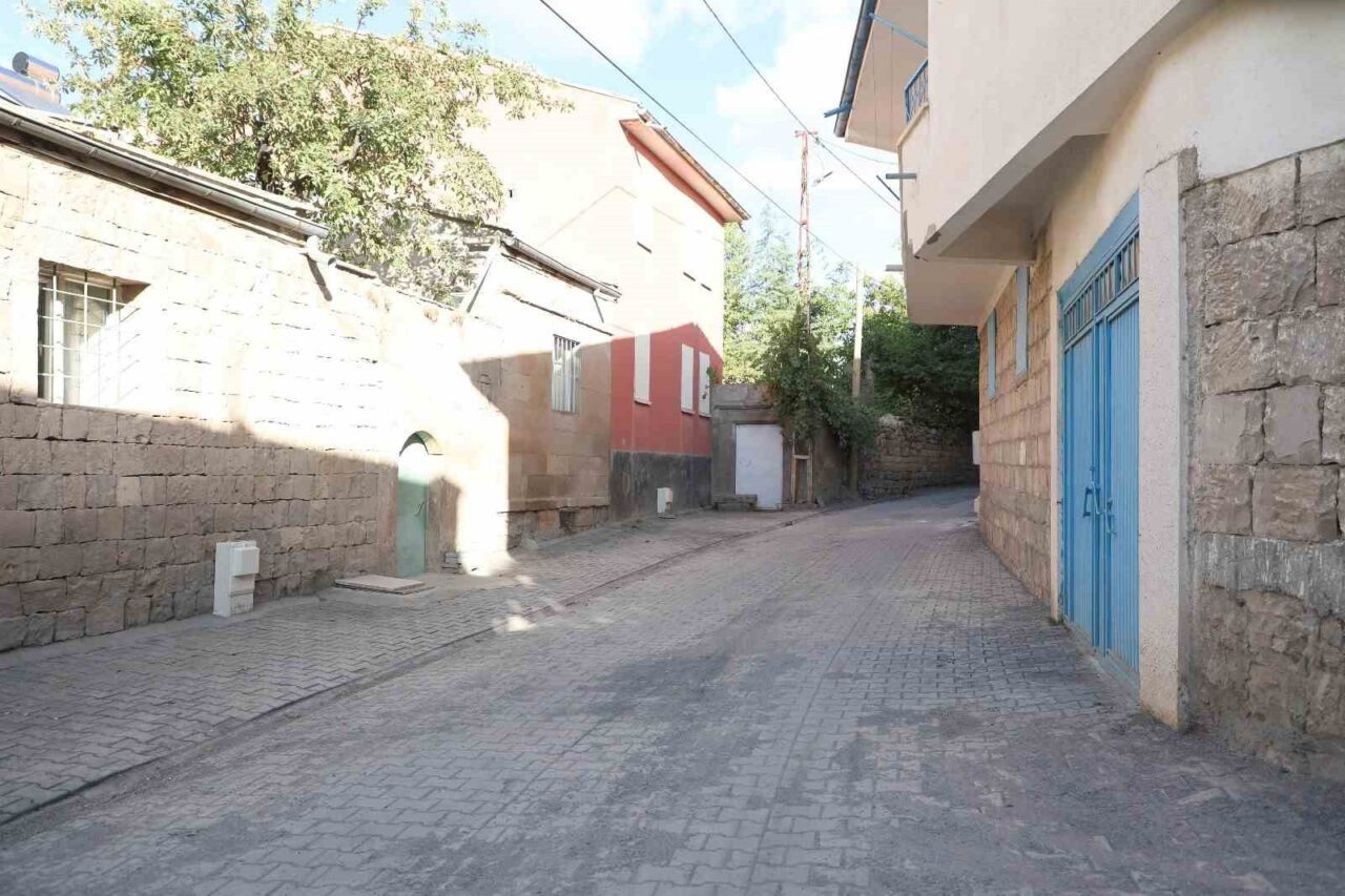 Kırsal mahallelerde de yatırım ve hizmetlerine devam eden Melikgazi Belediyesi