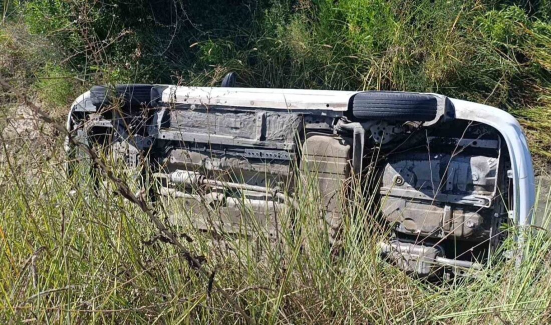 Antalya’nın Manavgat ilçesinde seyir halindeki otomobil, sürücüsünün direksiyon hakimiyetini kaybetmesi