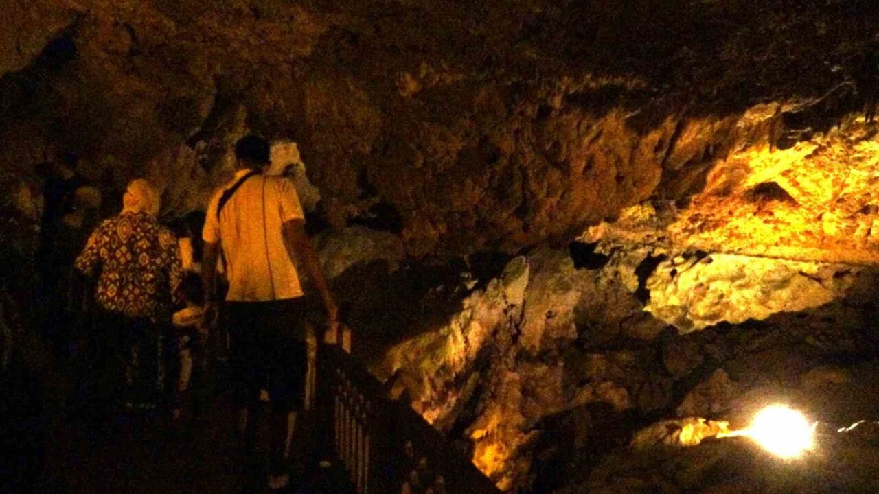 Sularını kaybeden Türkiye’nin ilk turistik mağarası olan İnsuyu Mağarası ziyaretçilerini
