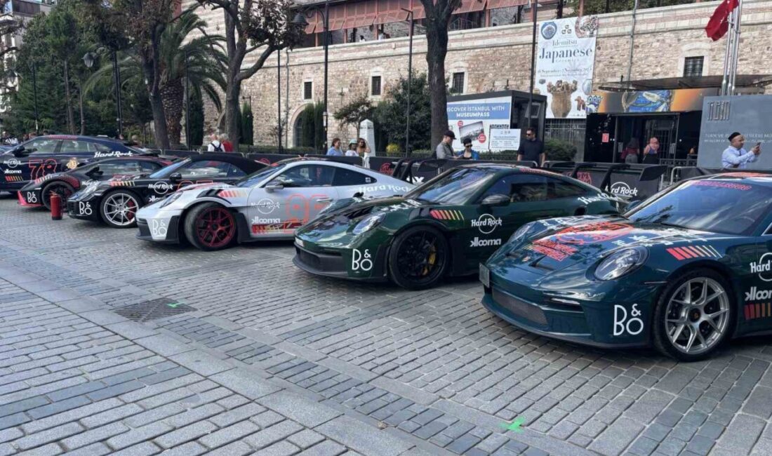 Sultanahmet Meydanı’nda ’Gumball 3000 Rallisi’ öncesi kurulan sergide, klasik ve