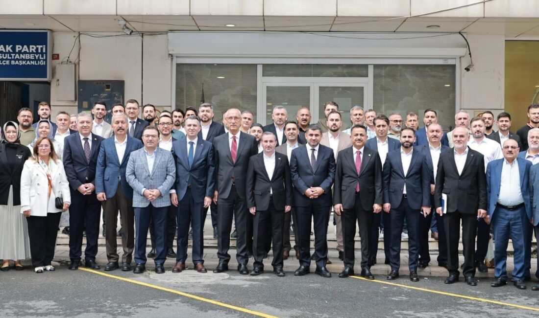 Sultanbeyli’de “Türkiye Yüzyılı Buluşmaları” programı kapsamında tam kadro sahaya inen