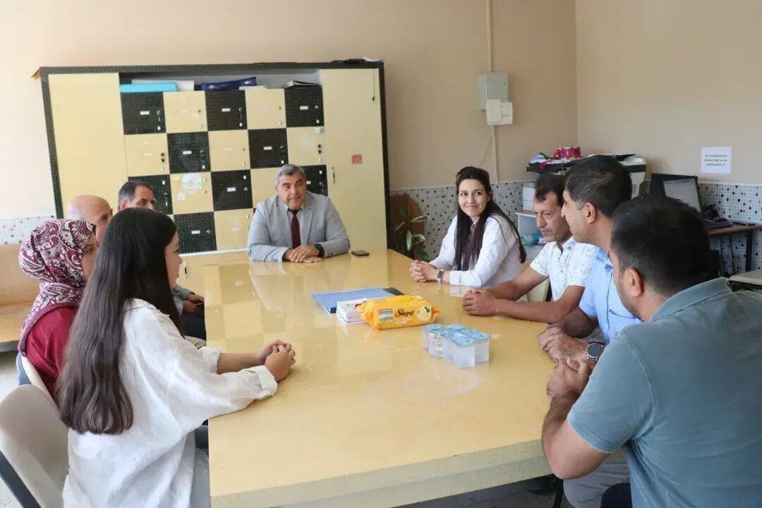 Afyonkarahisar İl Milli Eğitim Müdürü Miraç Sünnetci, öğrencilere meslek seçimleriyle