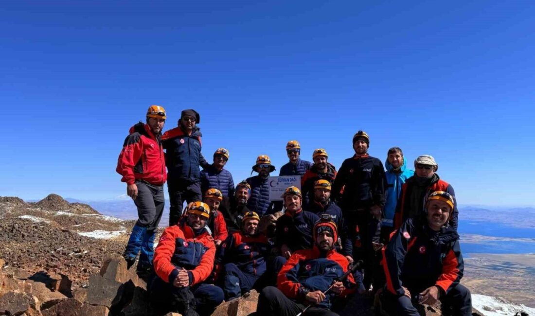Bitlis’in Adilcevaz ilçesi sınırlarında bulunan Türkiye’nin üçüncü yüksek dağı olan