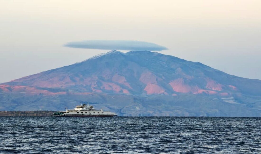 Bitlis’in Adilcevaz ilçesi sınırlarında bulunan Türkiye’nin üçüncü yüksek dağı olan
