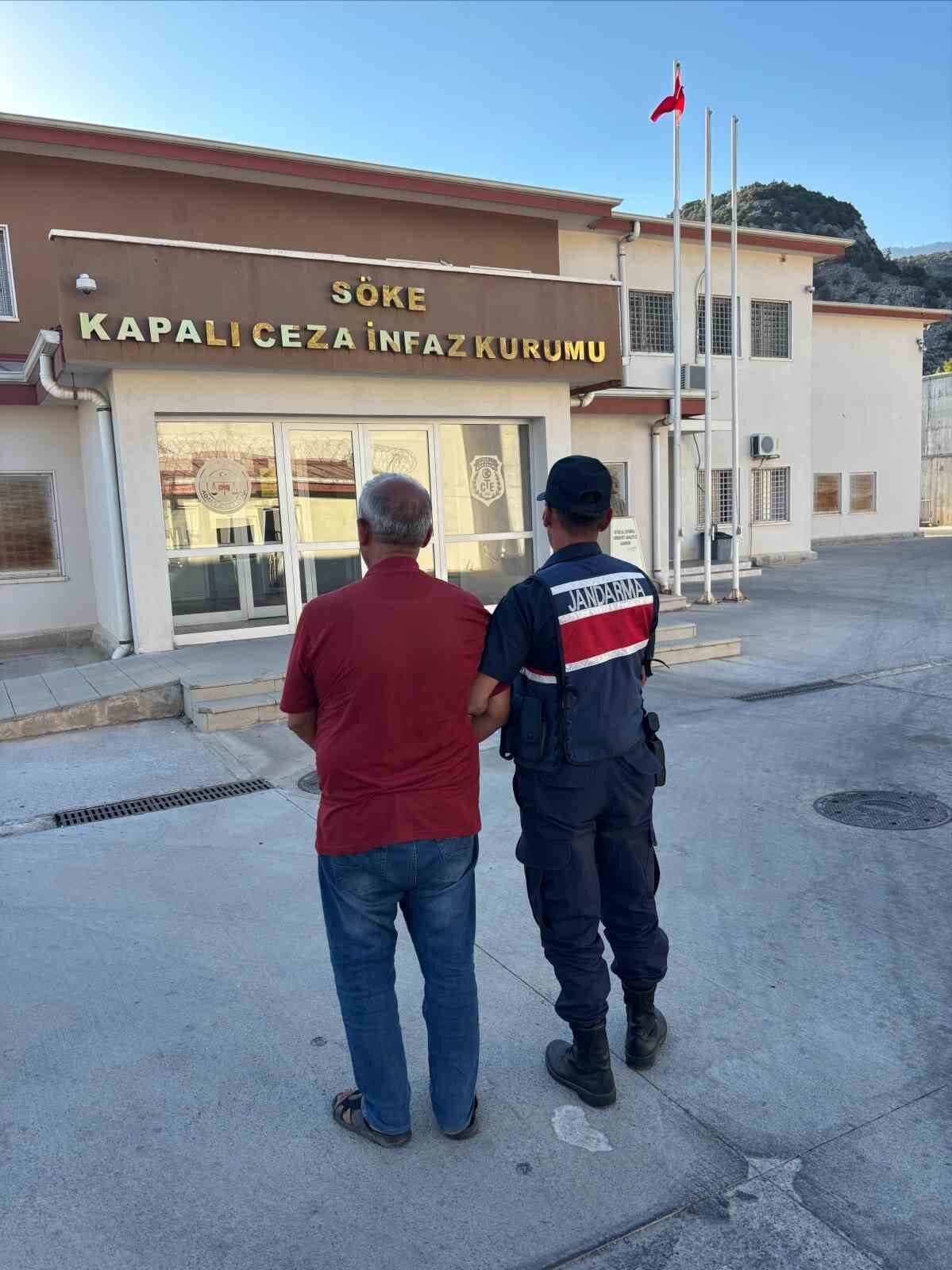 Aydın’ın Söke ilçesinde yol kontrolü esnasında şüphe üzerine durdurulan araçta