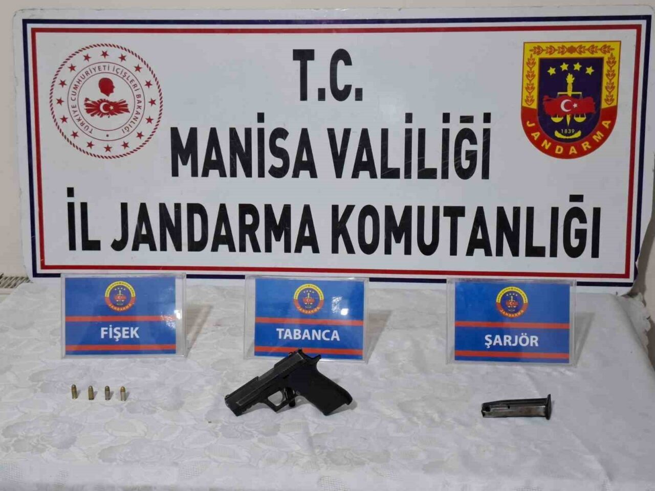Manisa’nın Salihli ilçesinde jandarma ekiplerinin şüphe üzerine arama yaptığı şüpheliden,