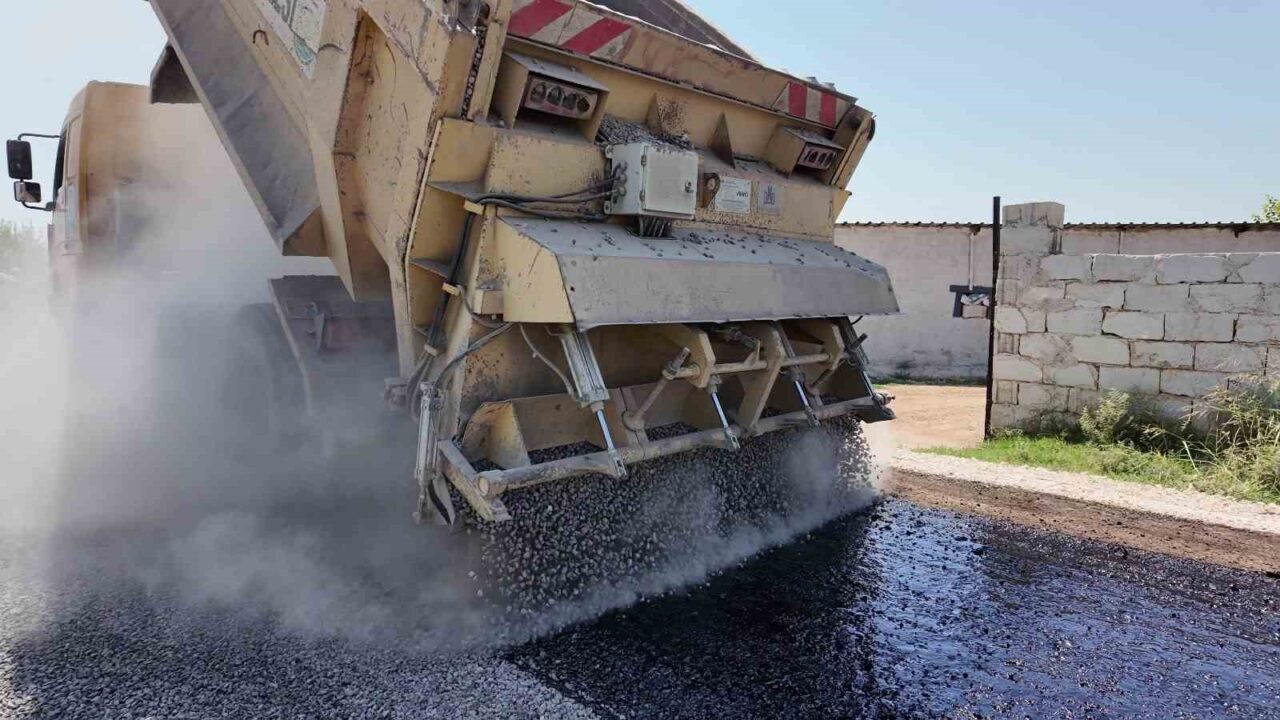 Şanlıurfa Büyükşehir Belediyesi ekipleri tarafından Suruç ilçesinde 7 kilometrelik yol