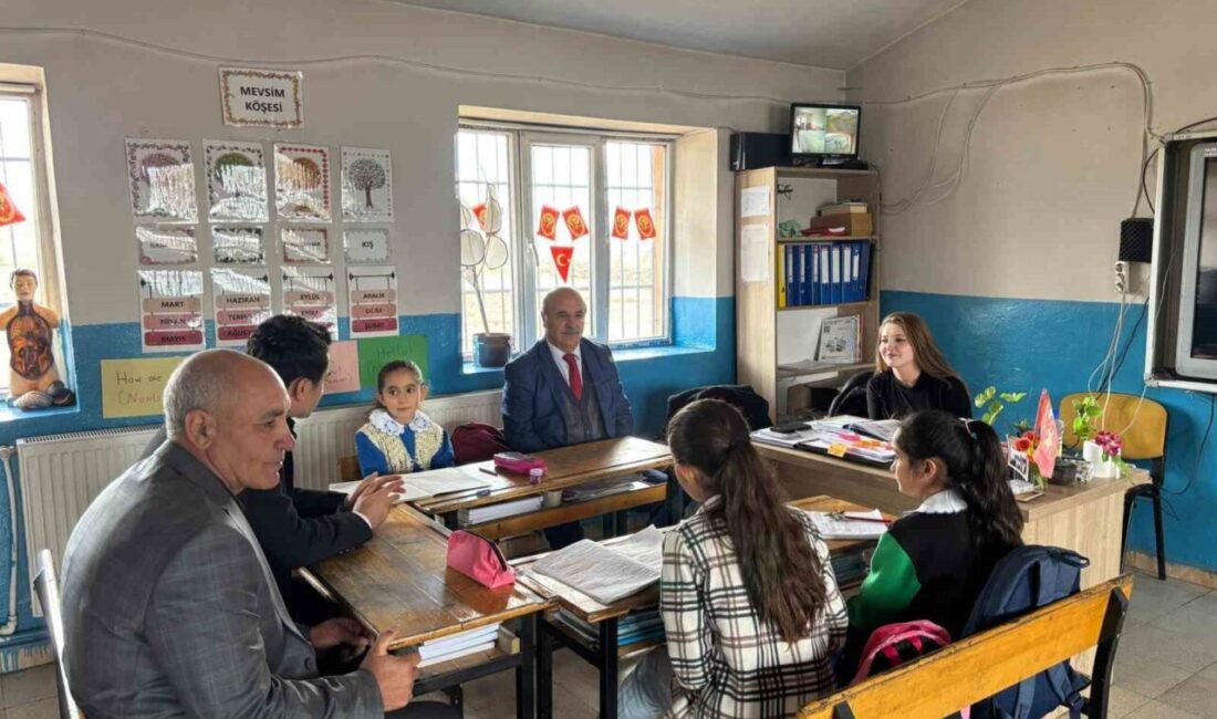Susuz Kaymakamı Muhammed Emin Tutal, öğretme ve öğrencilerle bir araya
