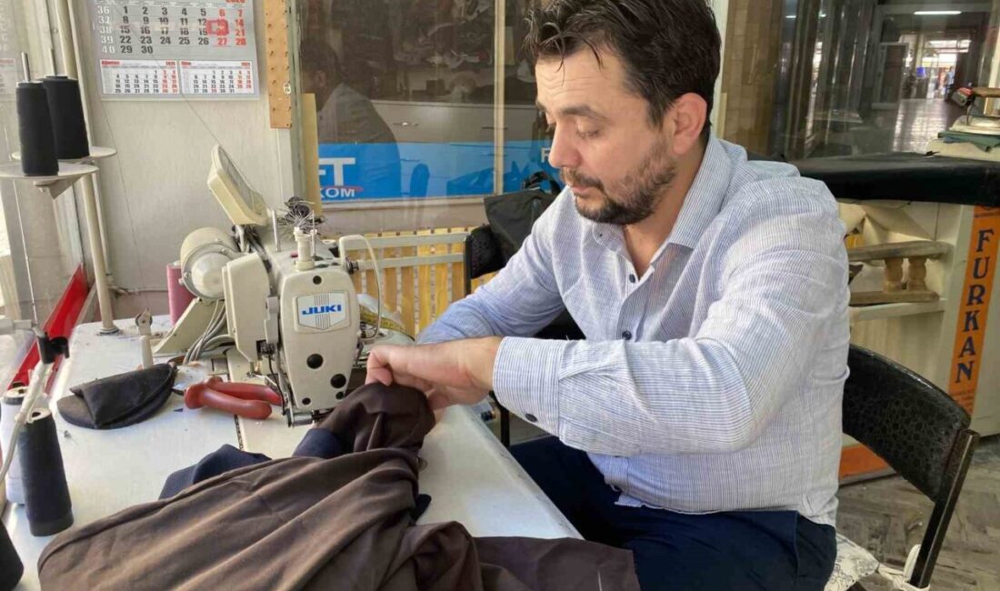 Eskişehir’de 25 yıldır terzilik yapan Kazım Çıngırer, vatandaşların eski kıyafetlerini