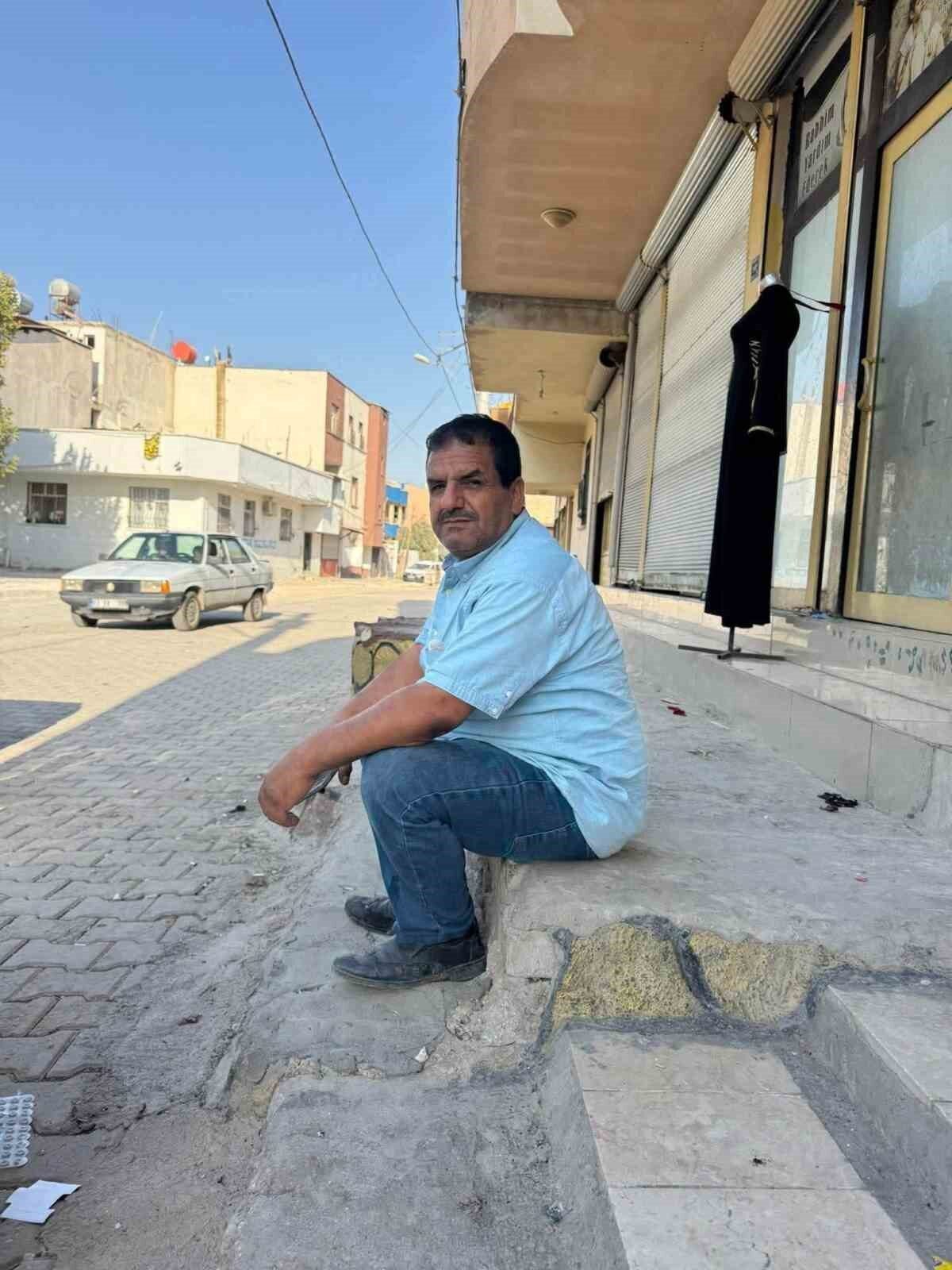 Şanlıurfa’nın Akçakale ilçesinde tadilatı yapılan eczanenin tavanının çökmesi sonucu 1