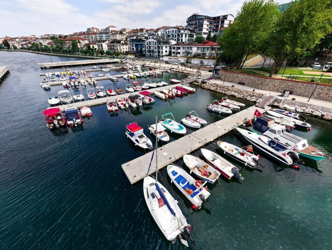 Değirmendere’deki balıkçı ve tekne sahiplerinin, teknelerini güvenli bir şekilde bağlayabilecekleri