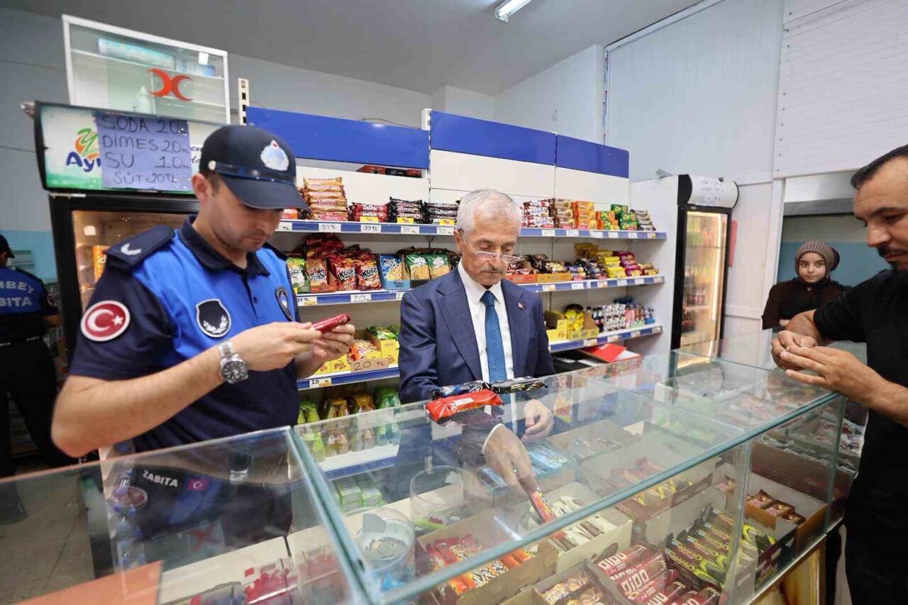 Yeni eğitim-öğretim yılının başlamasıyla birlikte Şahinbey Belediyesi Zabıta Ekipleri, ilçedeki
