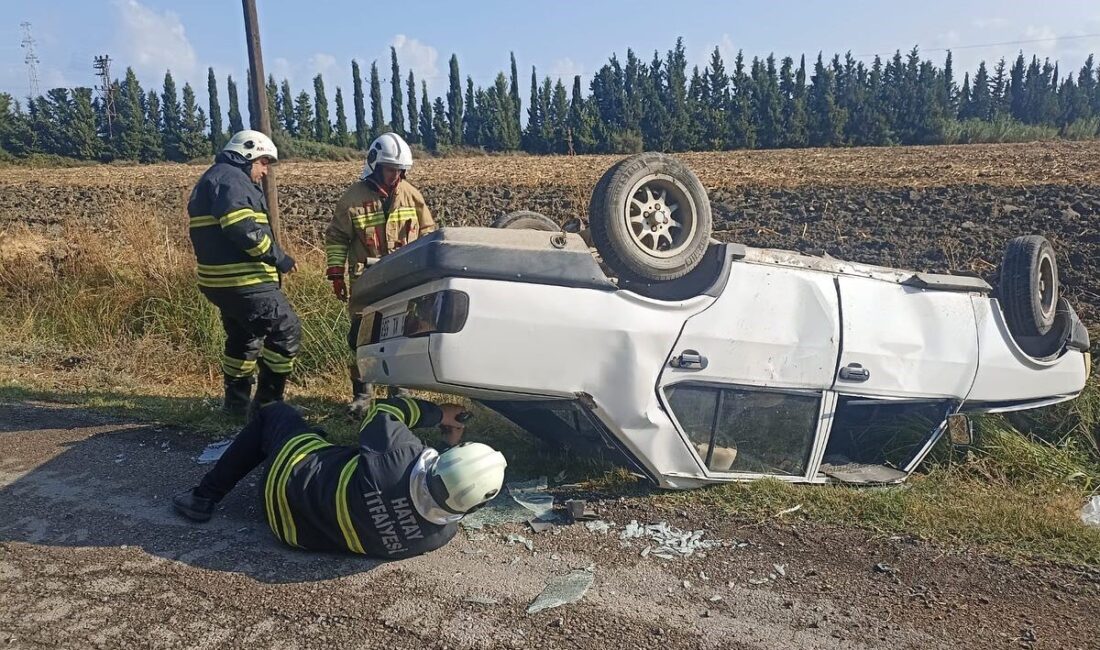 Hatay’da takla atarak ters dönen TOFAŞ’ta bulunan 2 kişi yaralandı.