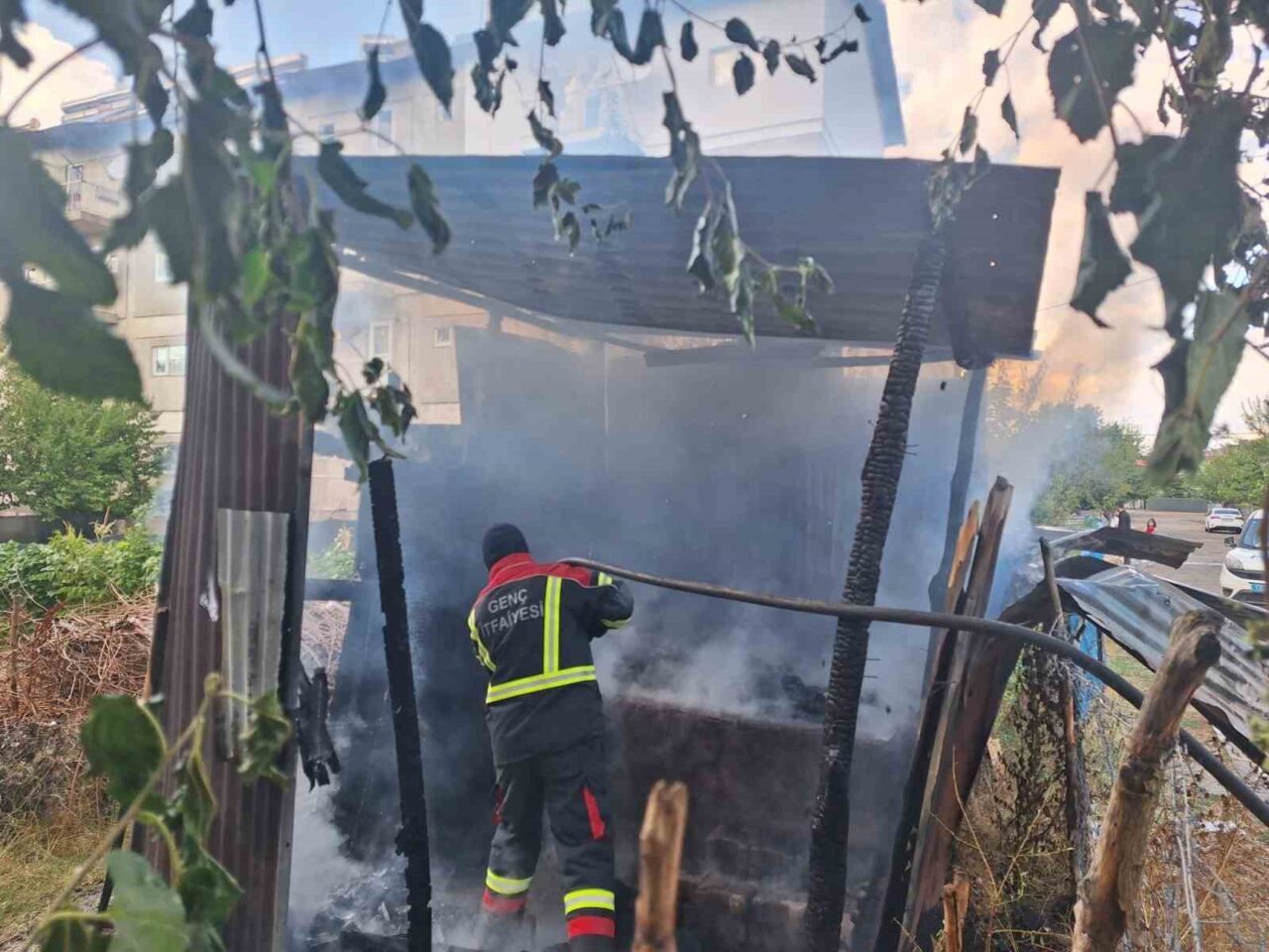 BİNGÖL (İHA) – Bingöl’ün Genç ilçesinde tandırda unutulan köz yangına