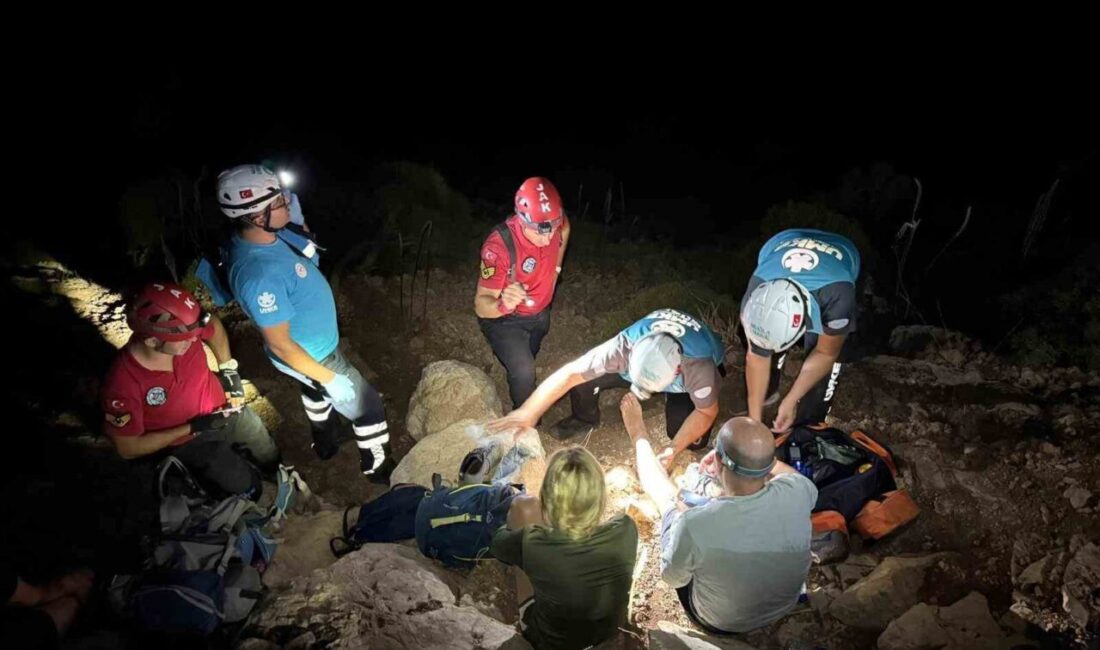 Muğla’nın Seydikemer ilçesinde tarihi Likya Yolu’nda mahsur kalan biri Türk,