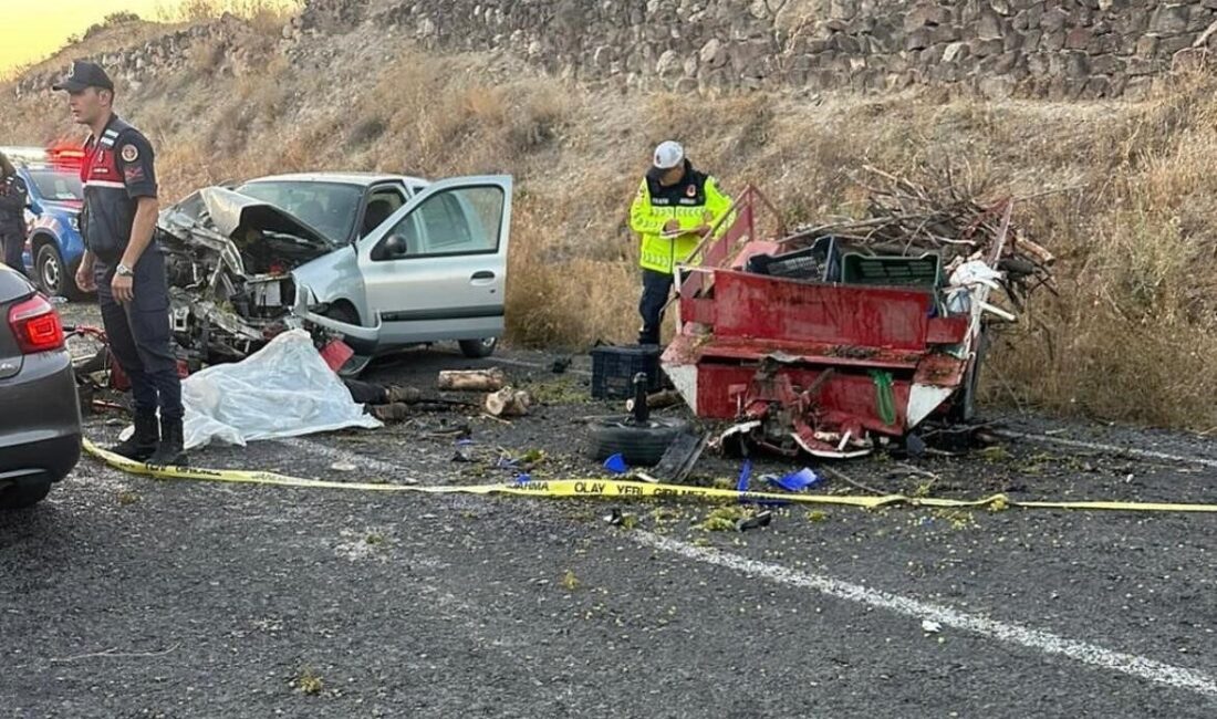 Nevşehir’in Ürgüp ilçesinde tarım aracı ile otomobil kafa kafaya çarpıştı.