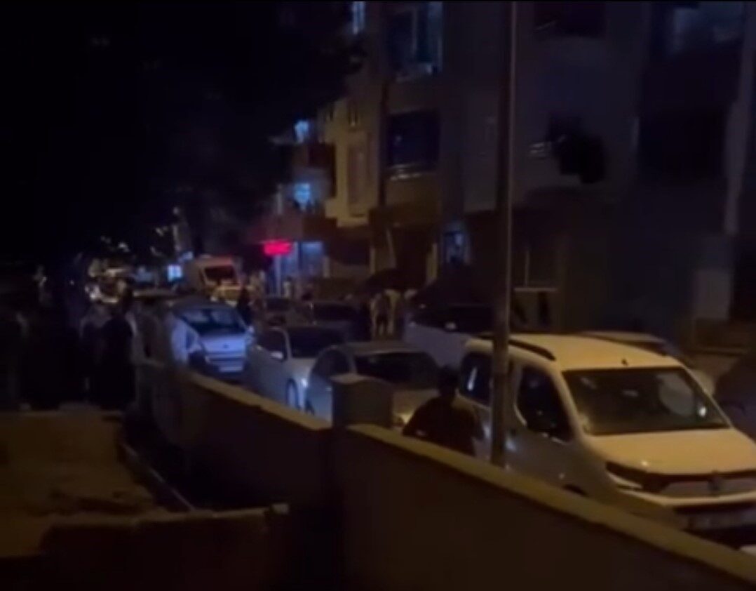 Bitlis’in Tatvan ilçesinde araç park etme meselesi yüzünden çıkan tartışma,