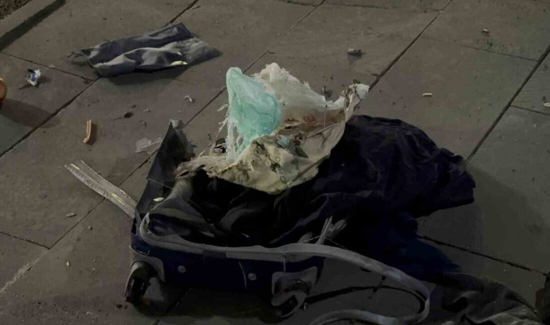 Bitlis’in Tatvan ilçesinde cadde üzerinde bırakılan şüpheli çanta kontrollü şekilde