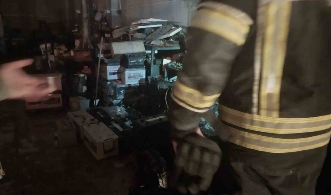 Kütahya’nın Tavşanlı Çukurköy Sanayi Sitesi’nde bir iş yerinde çıkan yangın,