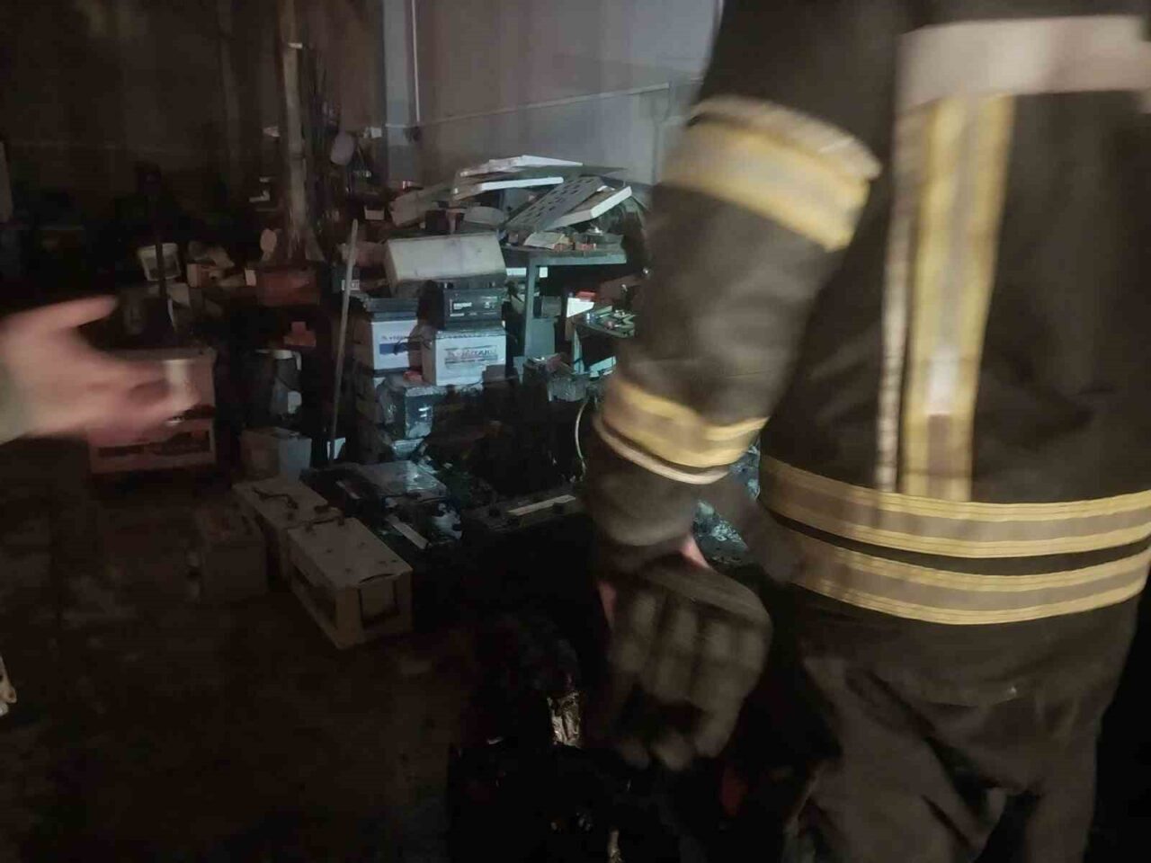 Kütahya’nın Tavşanlı Çukurköy Sanayi Sitesi’nde bir iş yerinde çıkan yangın,